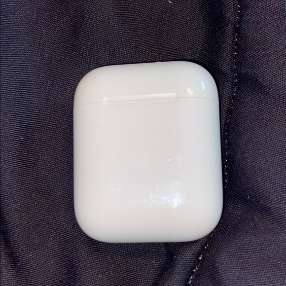 AirPods - Picture 2 of 3